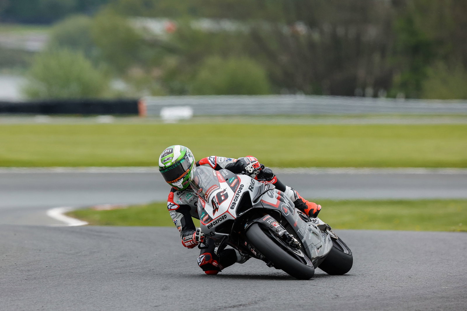 British Superbike: Peter Hickman: 'Kami balapan, bukan bermain tiddlywinks': 'Terkejut dengan arah balapan'